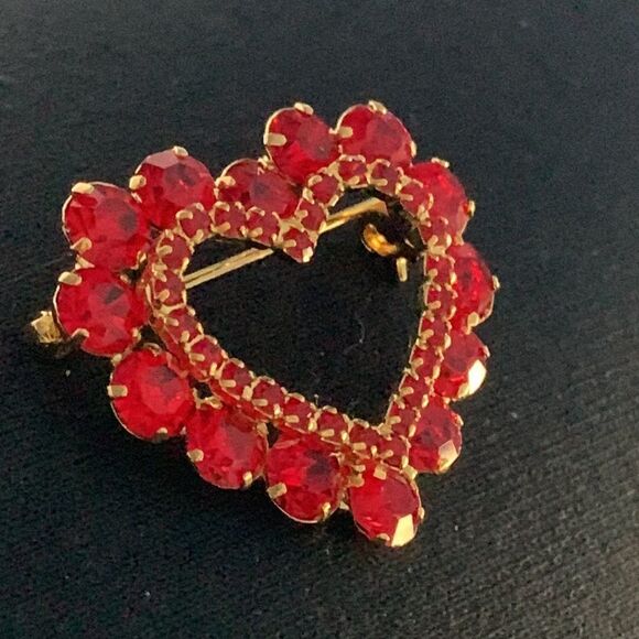 Vintage Red faceted  crystal heart pin - Picture 3 of 6